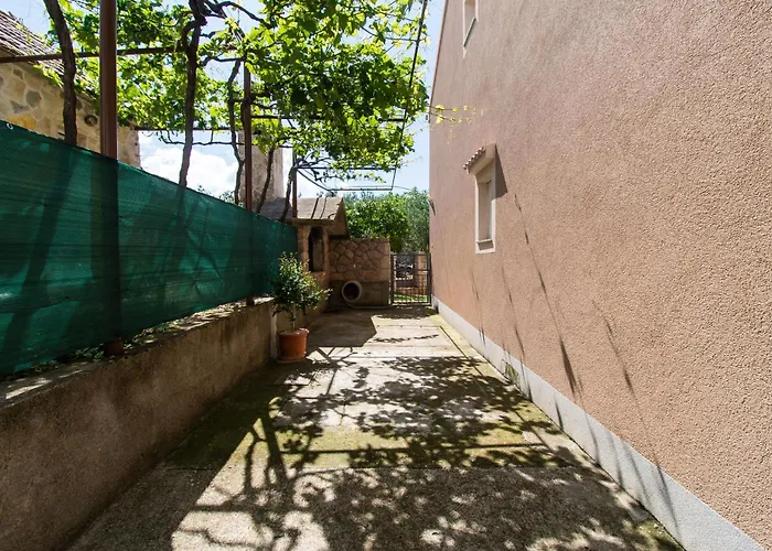 House Sea And River בית נופש