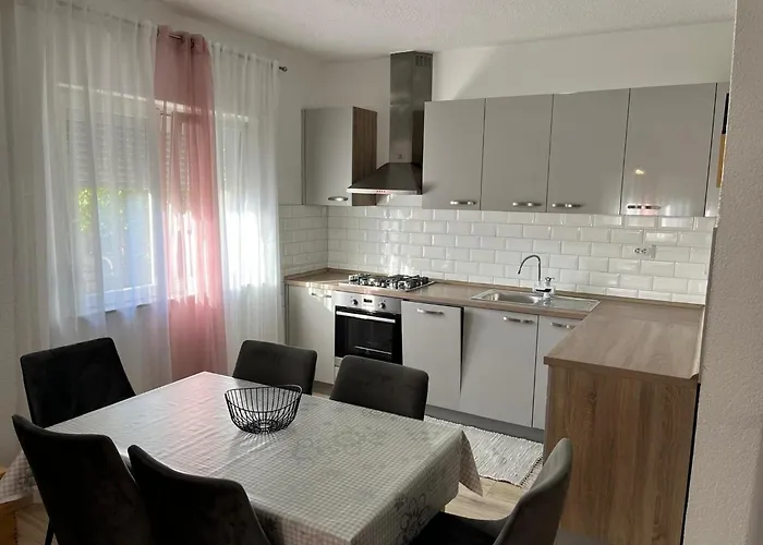 House Sea And River בית נופש *