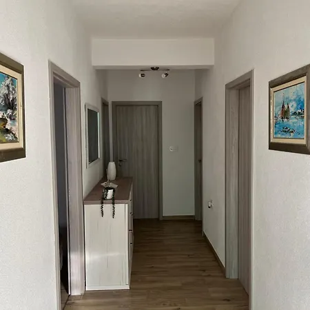 House Sea And River Feriehus Kruševo